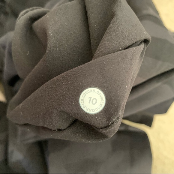 Lululemon Camo Joggers 10 - Picture 4 of 4